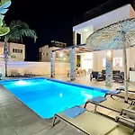 Anastasia - Fig Tree Bay Area Villa