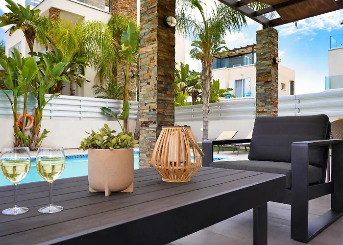 Anastasia - Fig Tree Bay Area