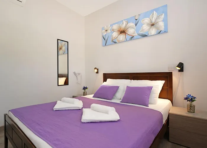 Anastasia - Fig Tree Bay Area