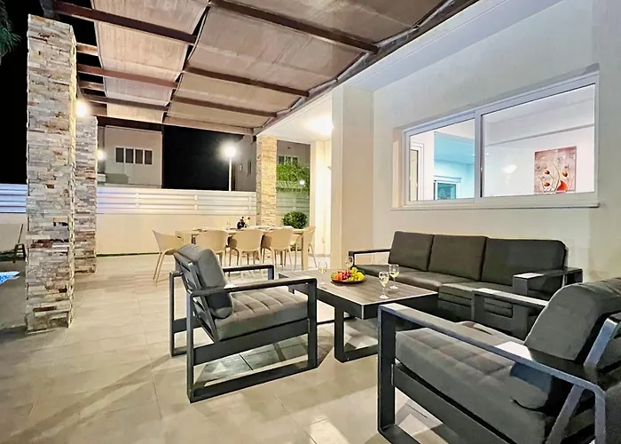 Anastasia - Fig Tree Bay Area