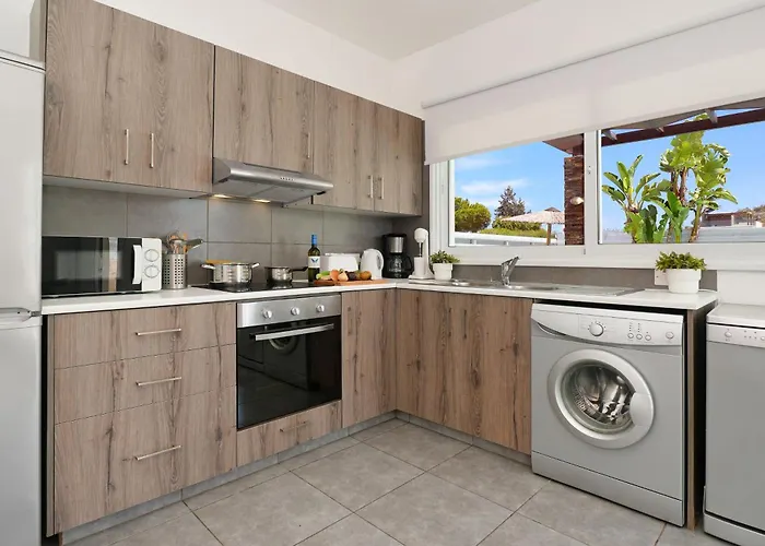 Anastasia - Fig Tree Bay Area